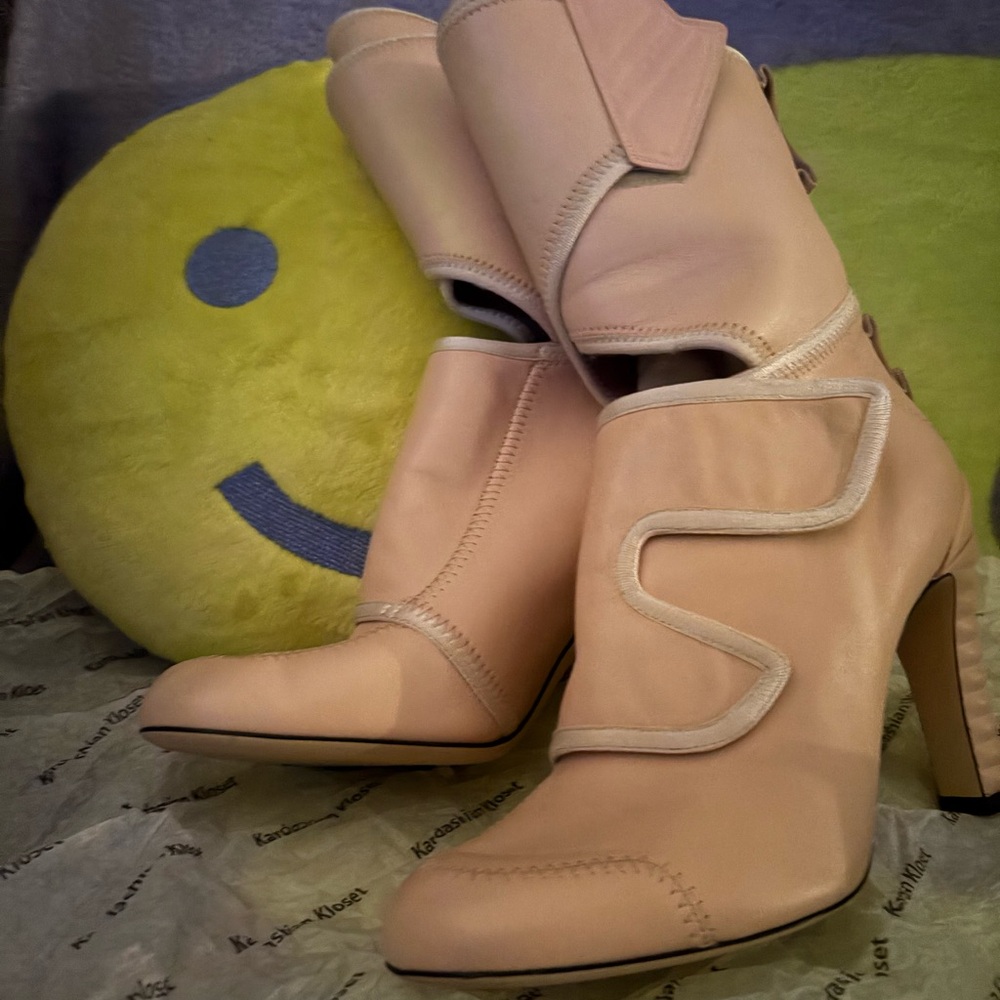 Kylie Jenner’s Vitello Logo Tape Promenade Ankle Boots 38.5 - Picture 9 of 9